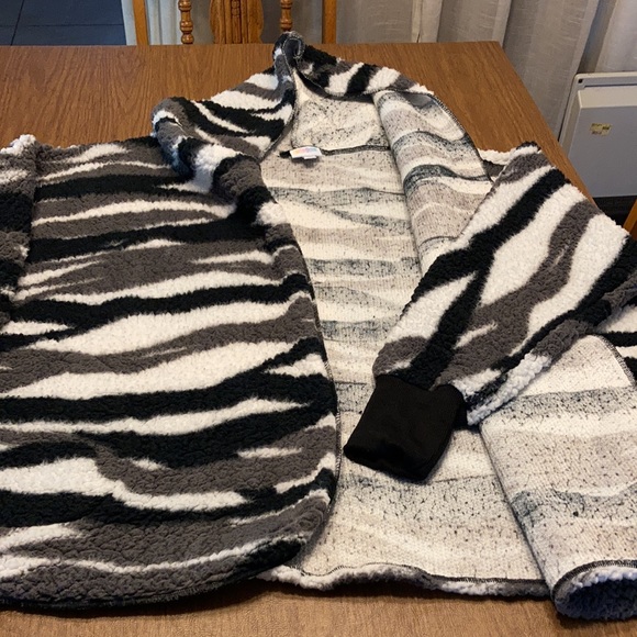 LuLaRoe Jacket - Picture 8 of 10